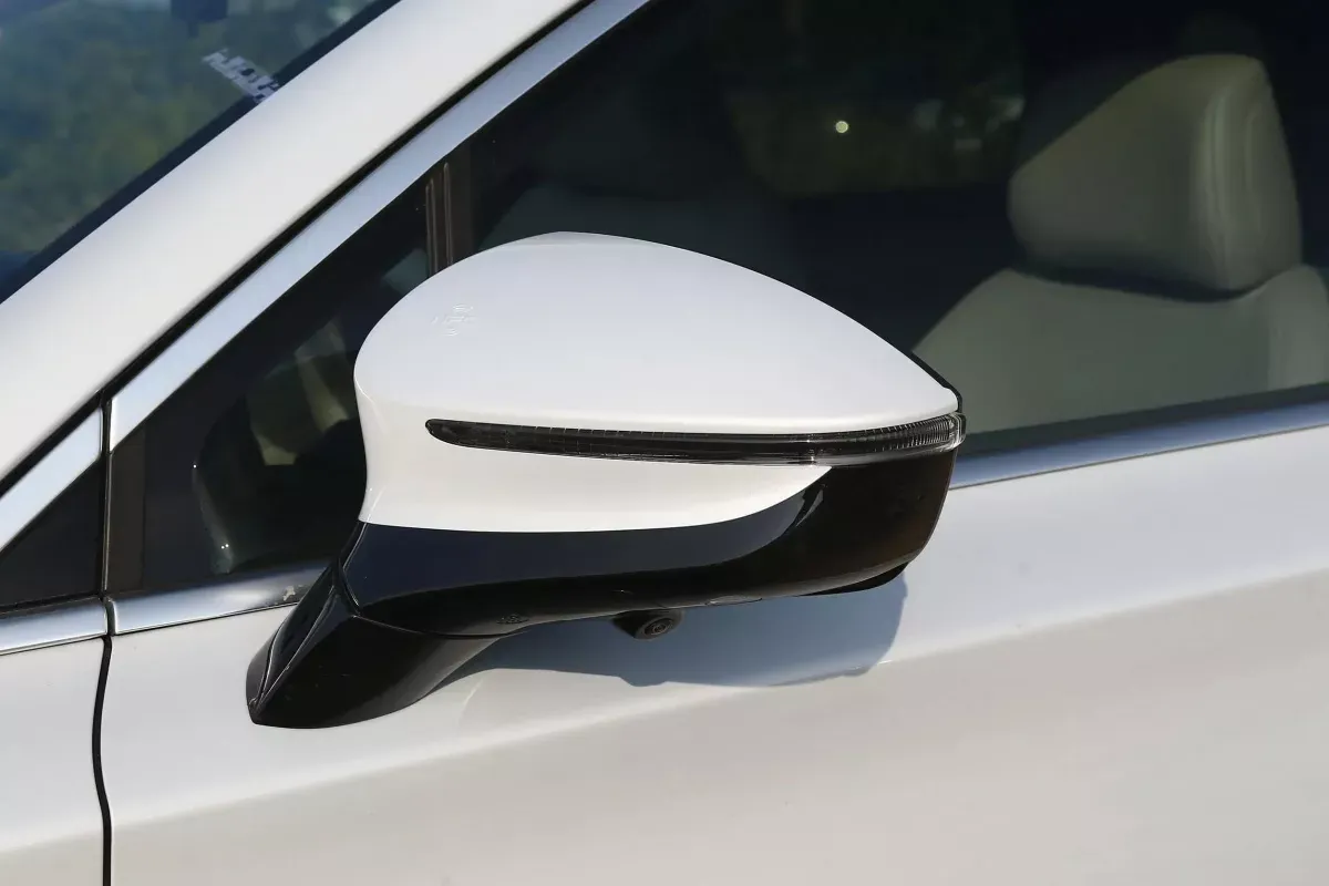 BYD Tang DM-i фото 8