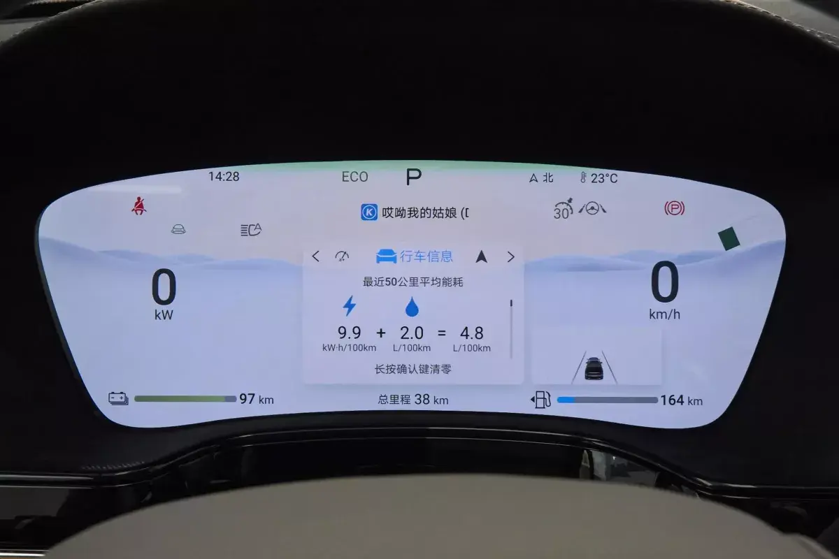 BYD Tang DM-i салон 2