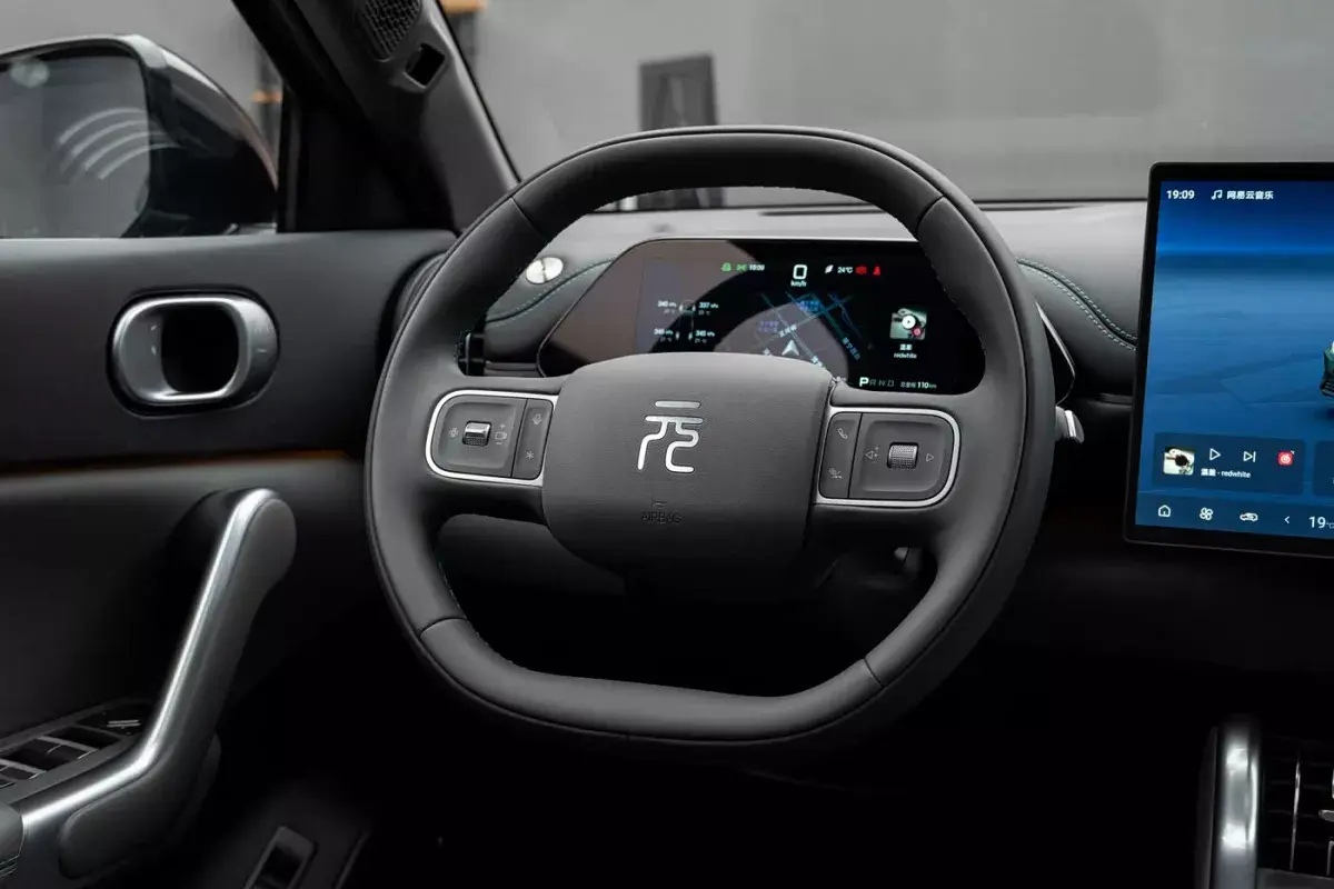 BYD Yuan Plus салон 3