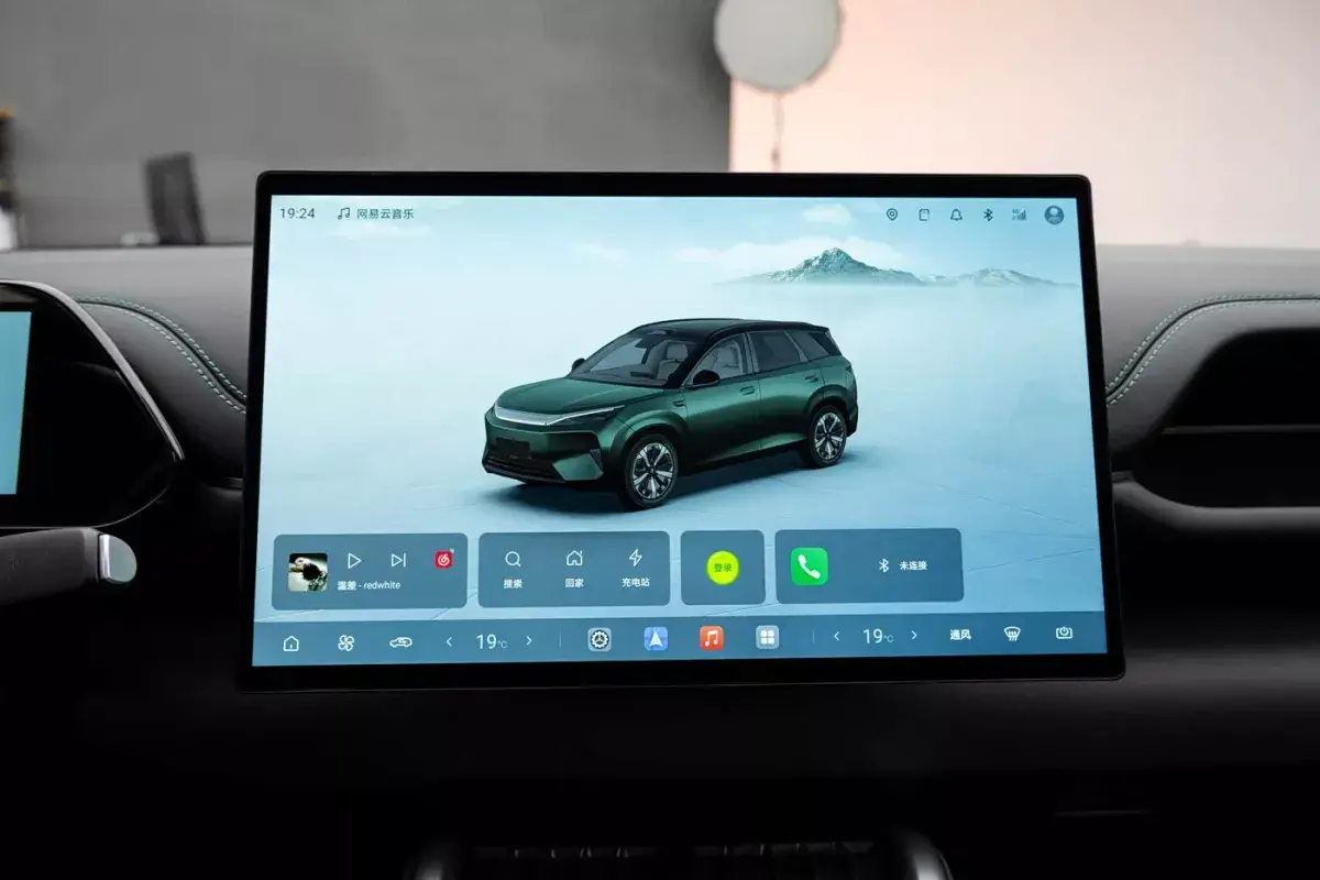 BYD Yuan Plus салон 5