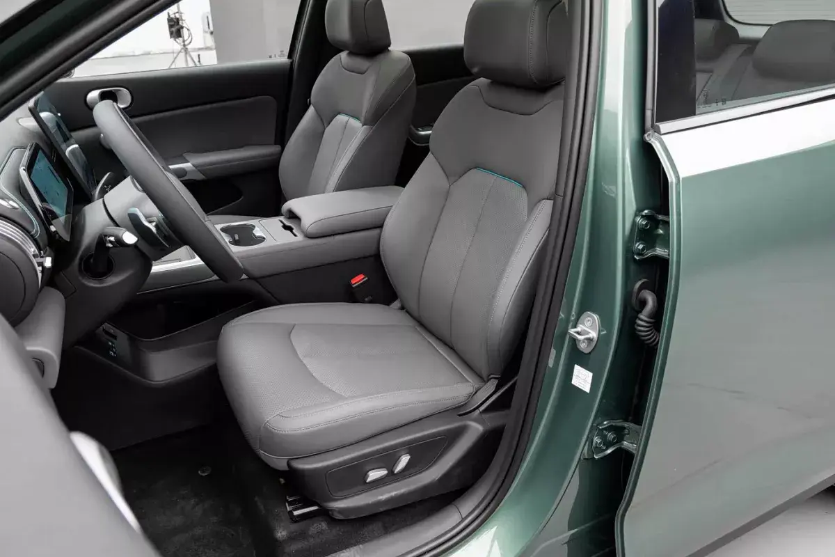 BYD Yuan Plus салон 6