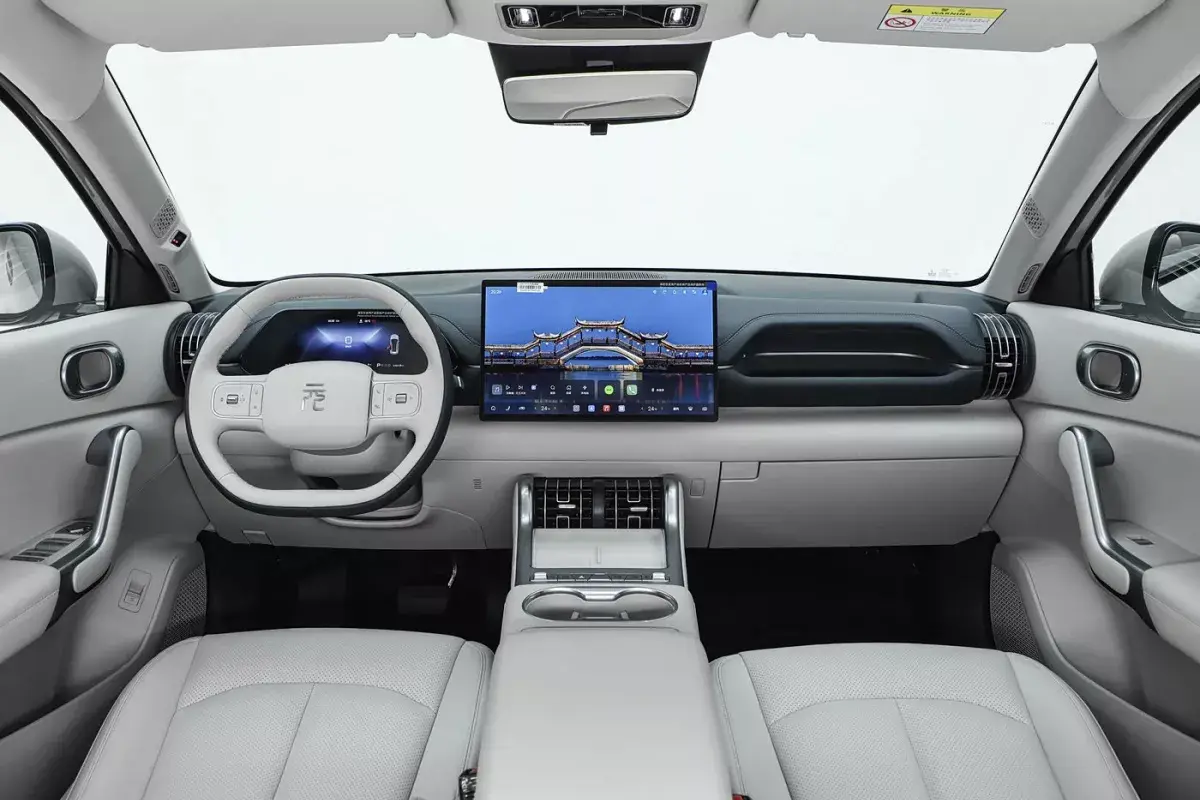 BYD Yuan Plus салон 7