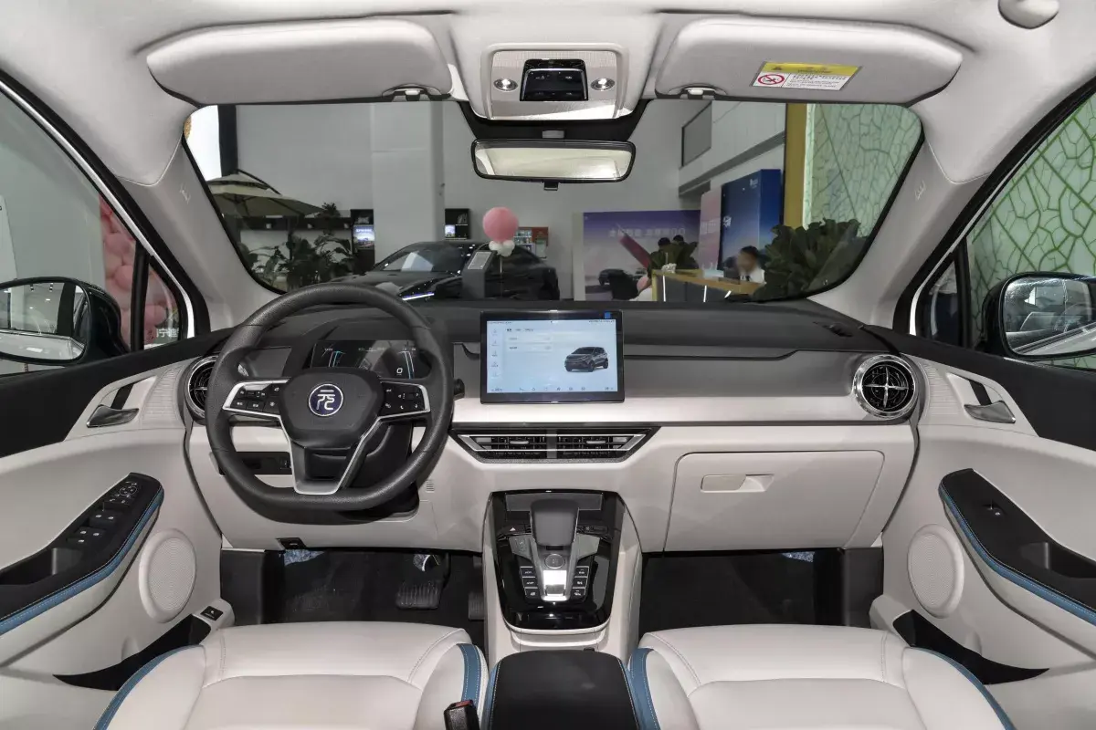 BYD Yuan Pro салон 1