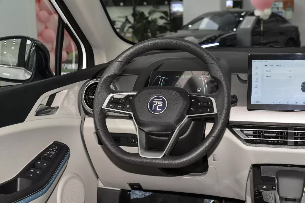 BYD Yuan Pro салон 3
