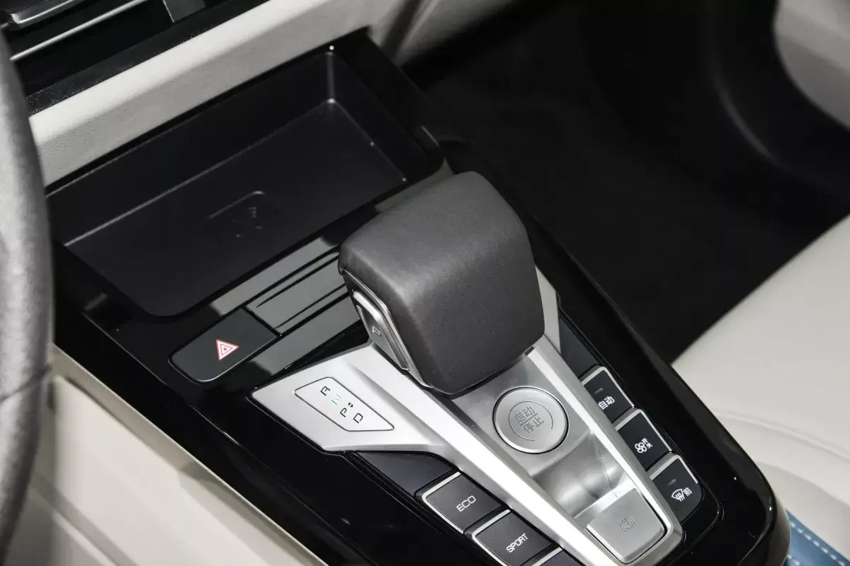BYD Yuan Pro салон 4