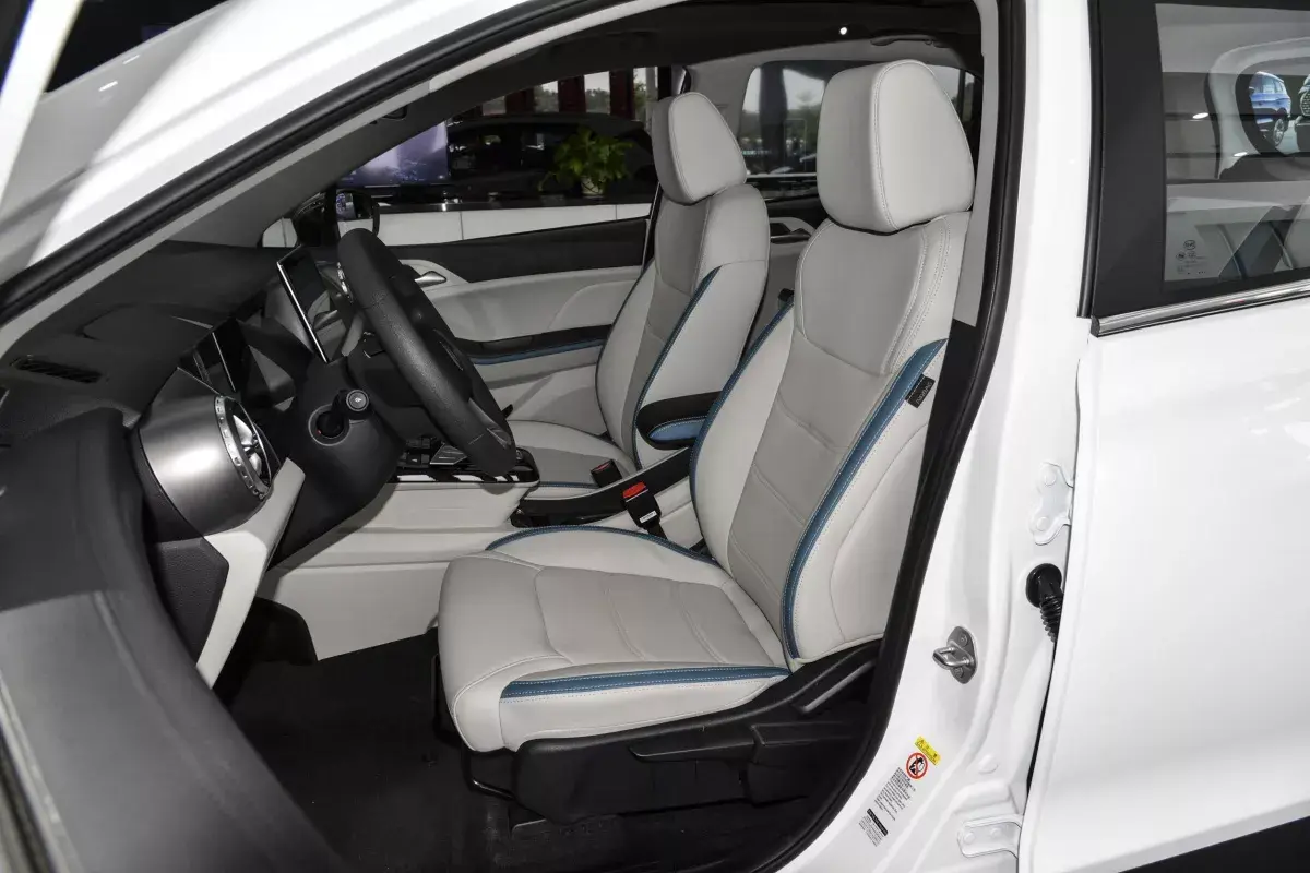 BYD Yuan Pro салон 6