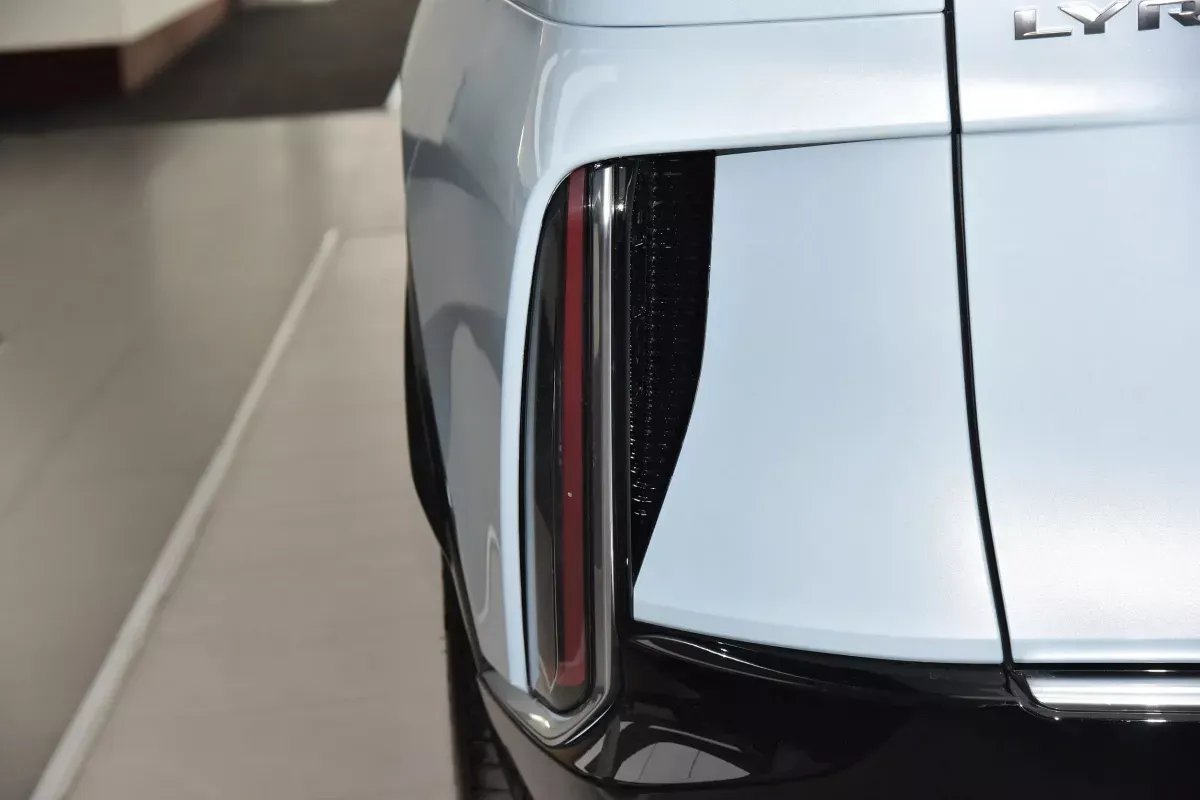 Cadillac LYRIQ фото 6