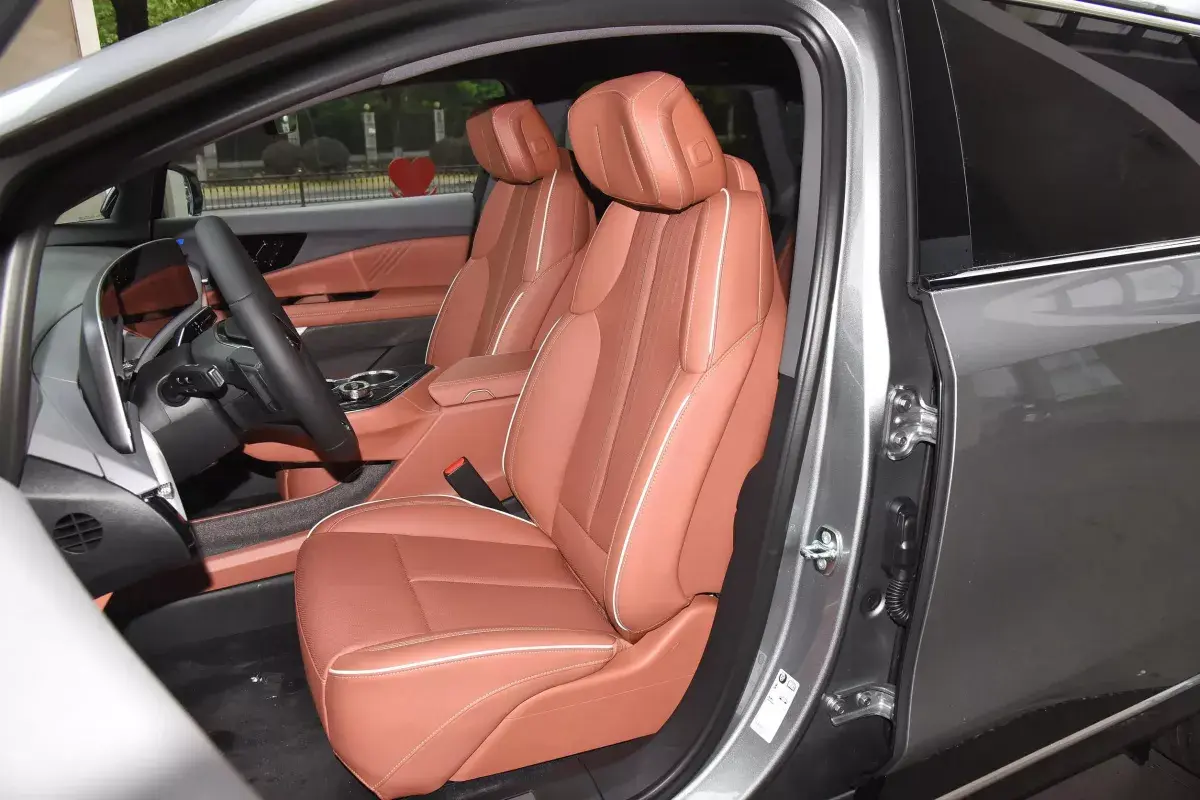 Cadillac Optiq салон 6