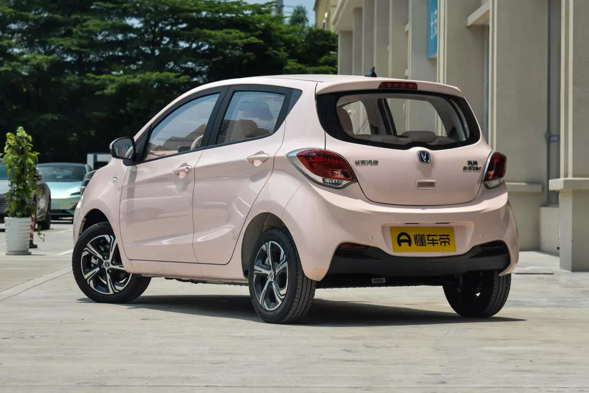 Changan E-Star фото 3