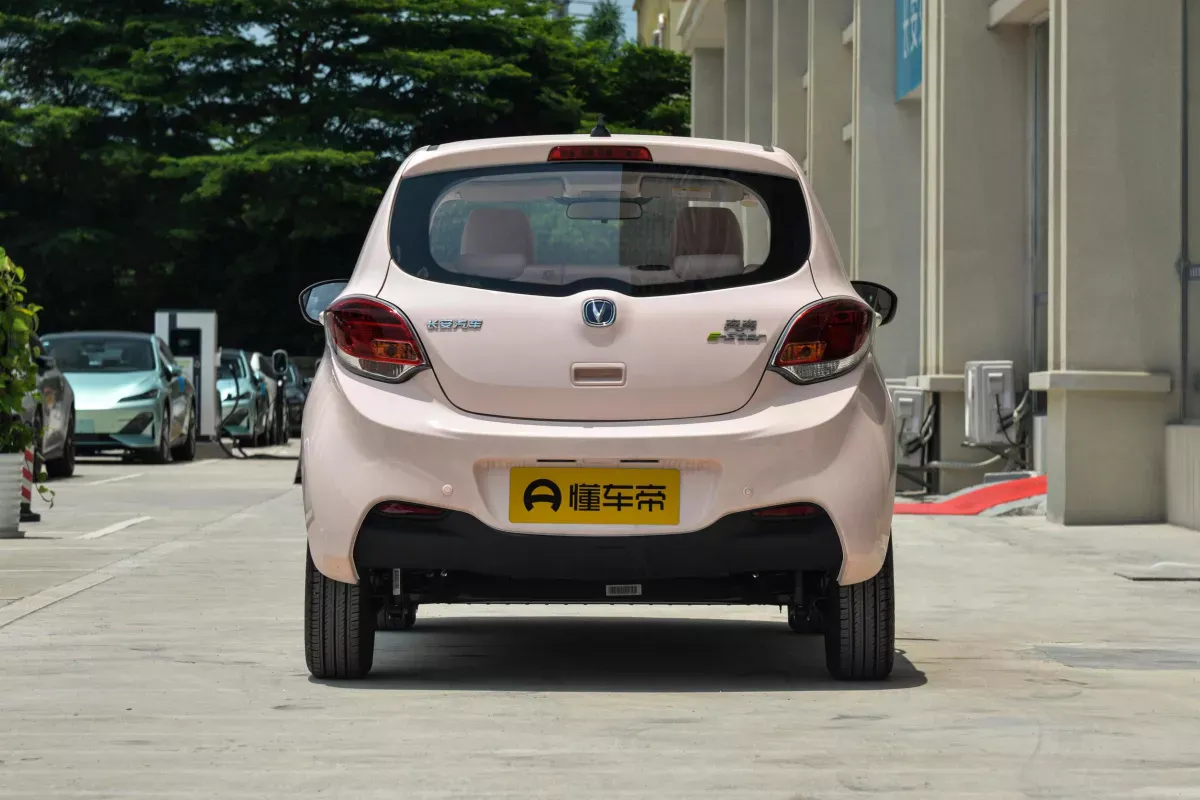 Changan E-Star фото 4