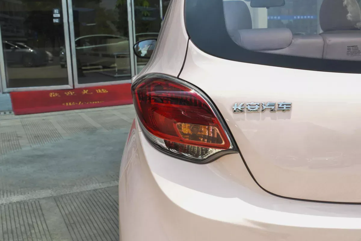 Changan E-Star фото 7