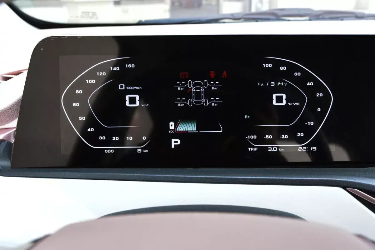 Changan E-Star салон 2