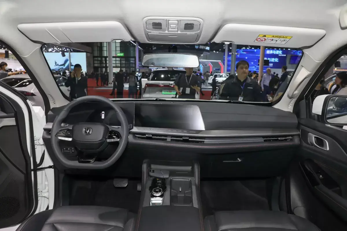 Changan Explorer салон 1