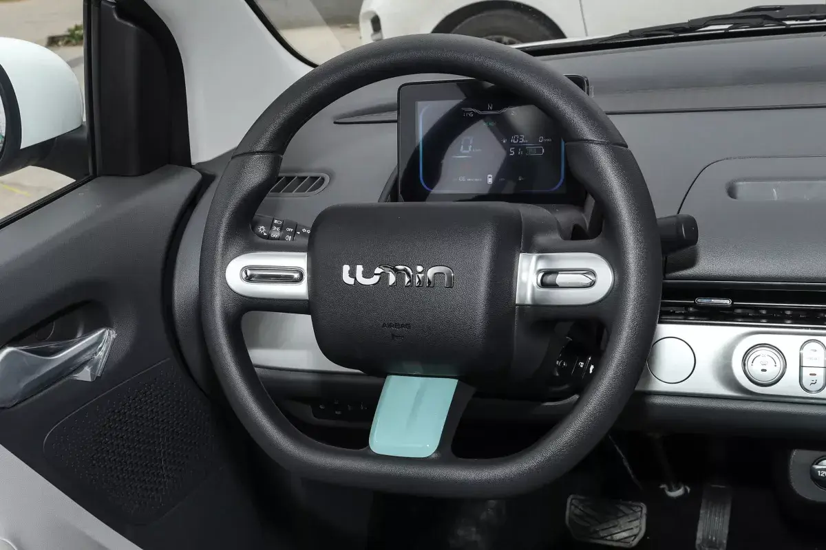 Changan Lumin салон 3