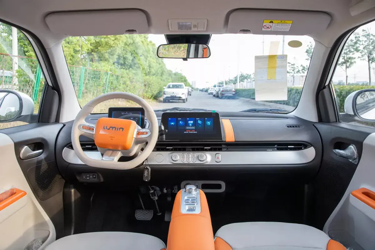 Changan Lumin салон 7