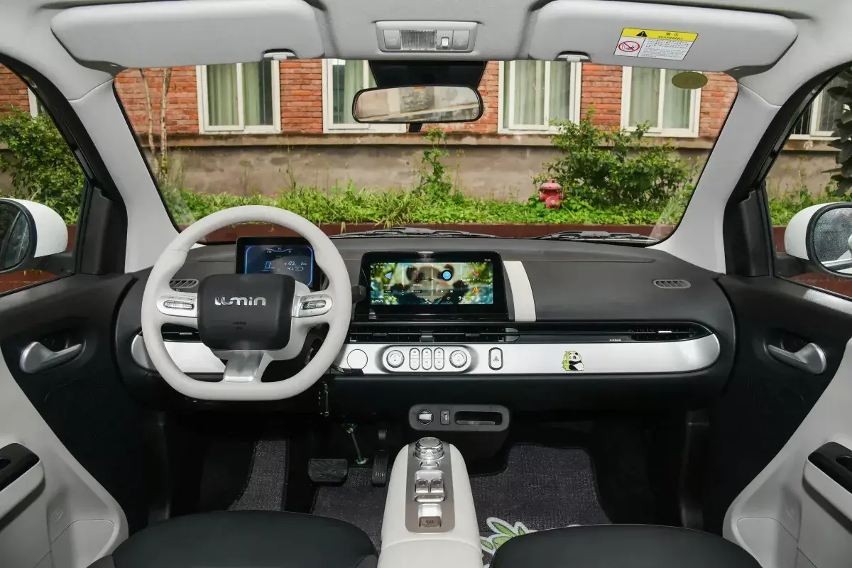 Changan Lumin салон 8