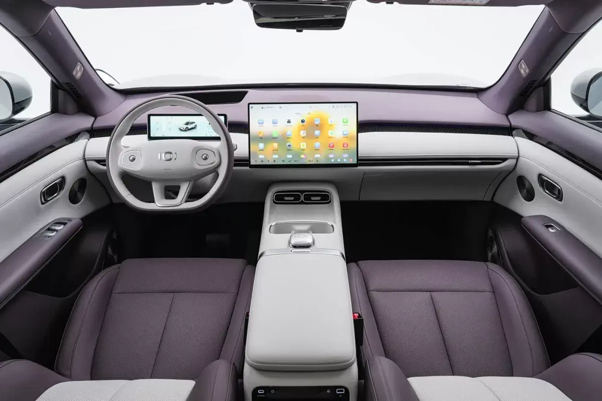 Changan Qiyuan Q06 PHEV салон 1