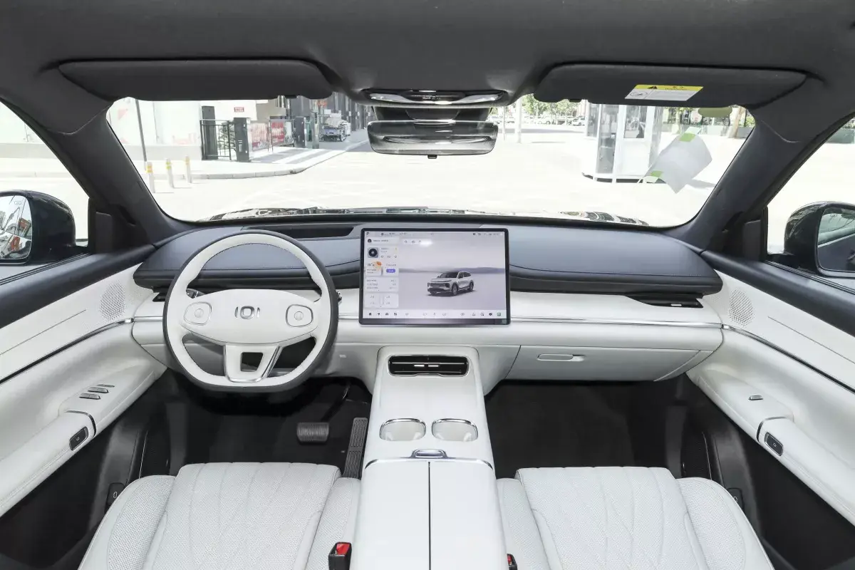 Changan Qiyuan Q07 PHEV салон 1