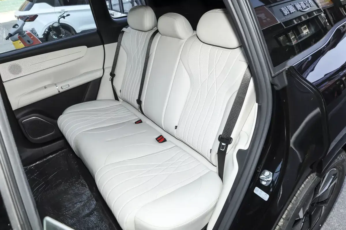 Changan Qiyuan Q07 PHEV салон 6