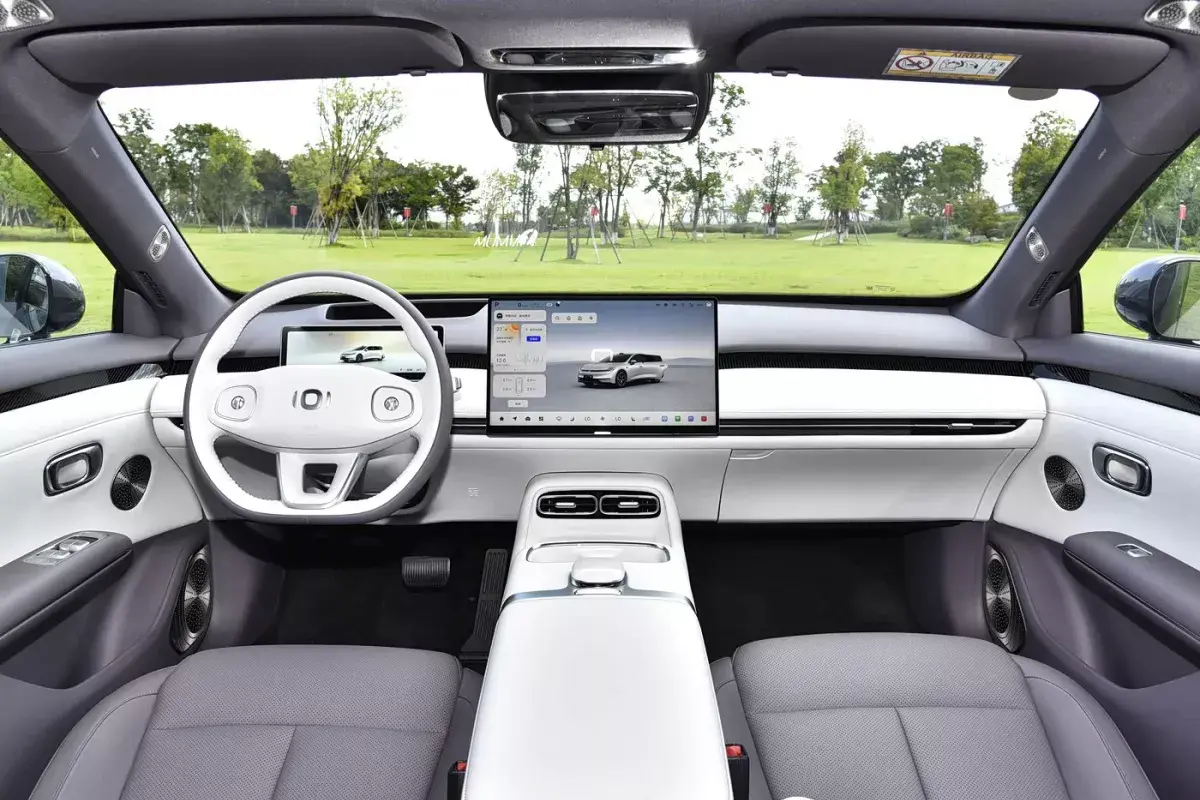 Changan Qiyuan A06 EV салон 1
