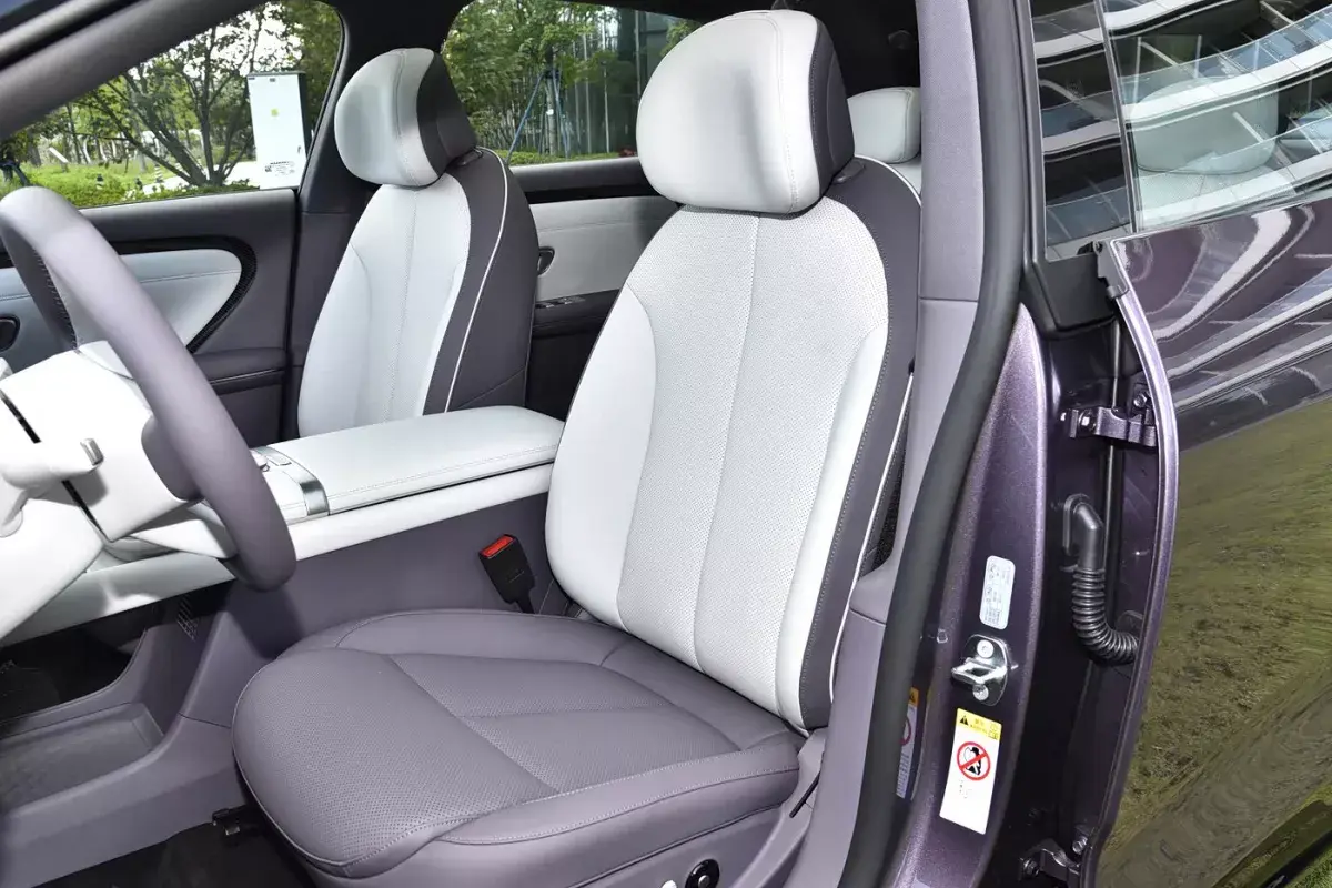 Changan Qiyuan A06 EV салон 6