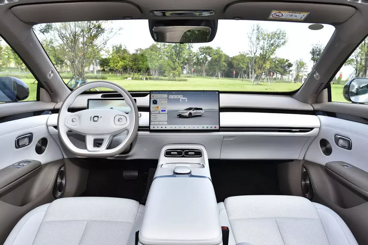 Changan Qiyuan A06 PHEV салон 1