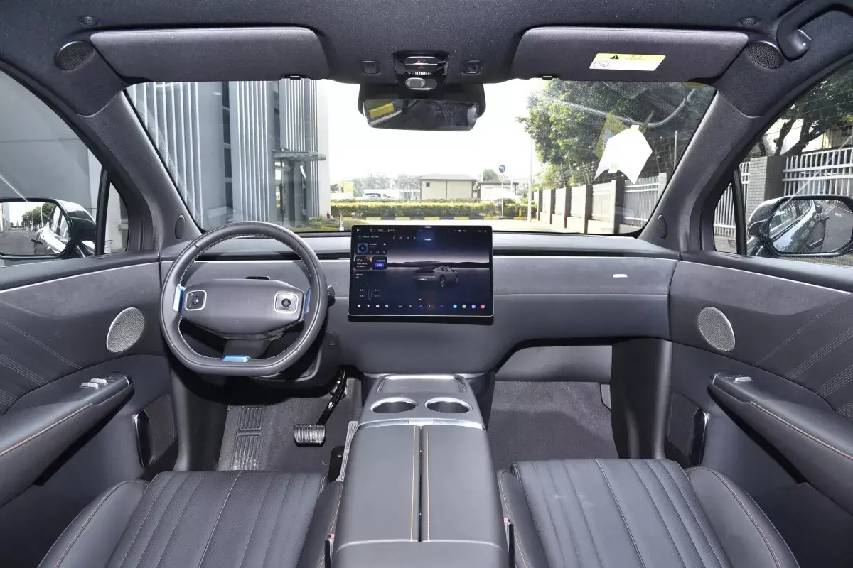 Changan Qiyuan E07 DM-i салон 1