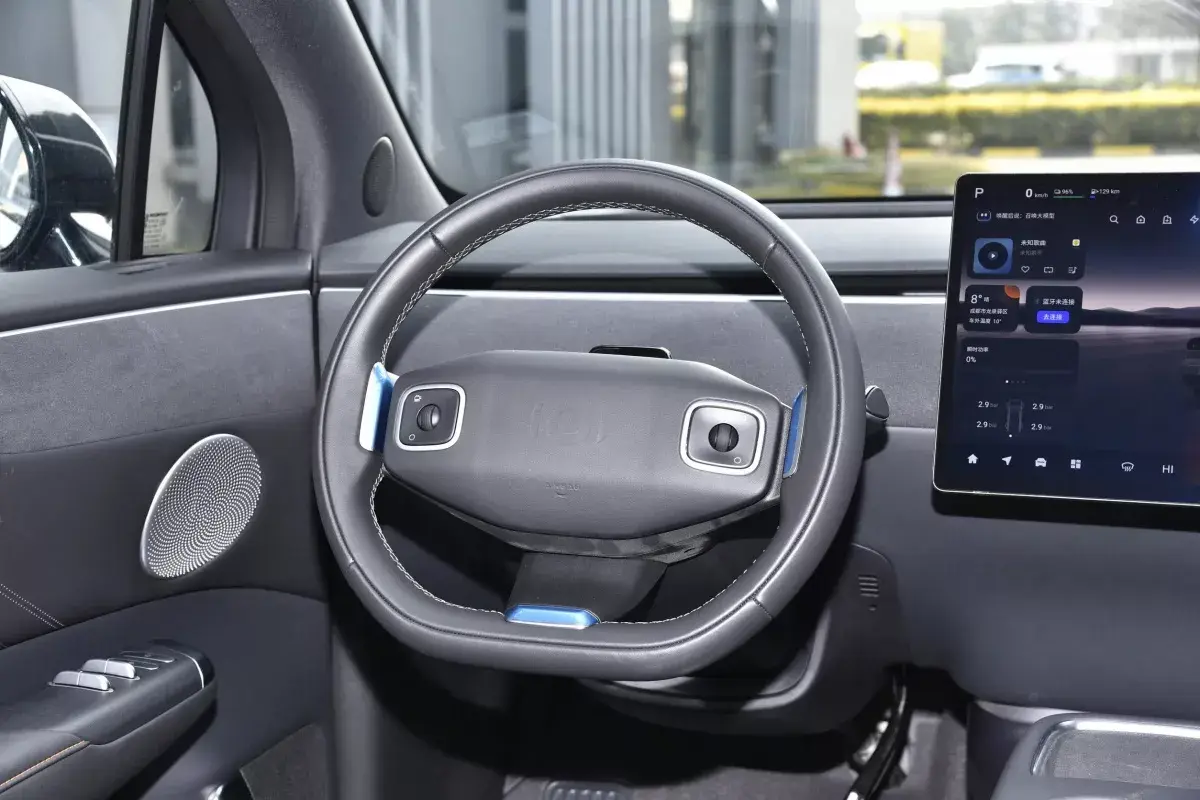 Changan Qiyuan E07 DM-i салон 3
