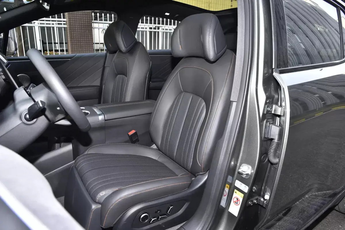 Changan Qiyuan E07 DM-i салон 6