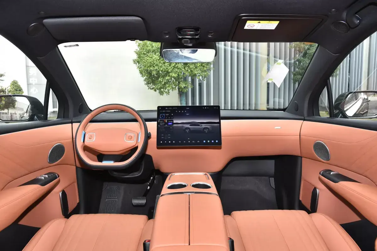 Changan Qiyuan E07 DM-i салон 7