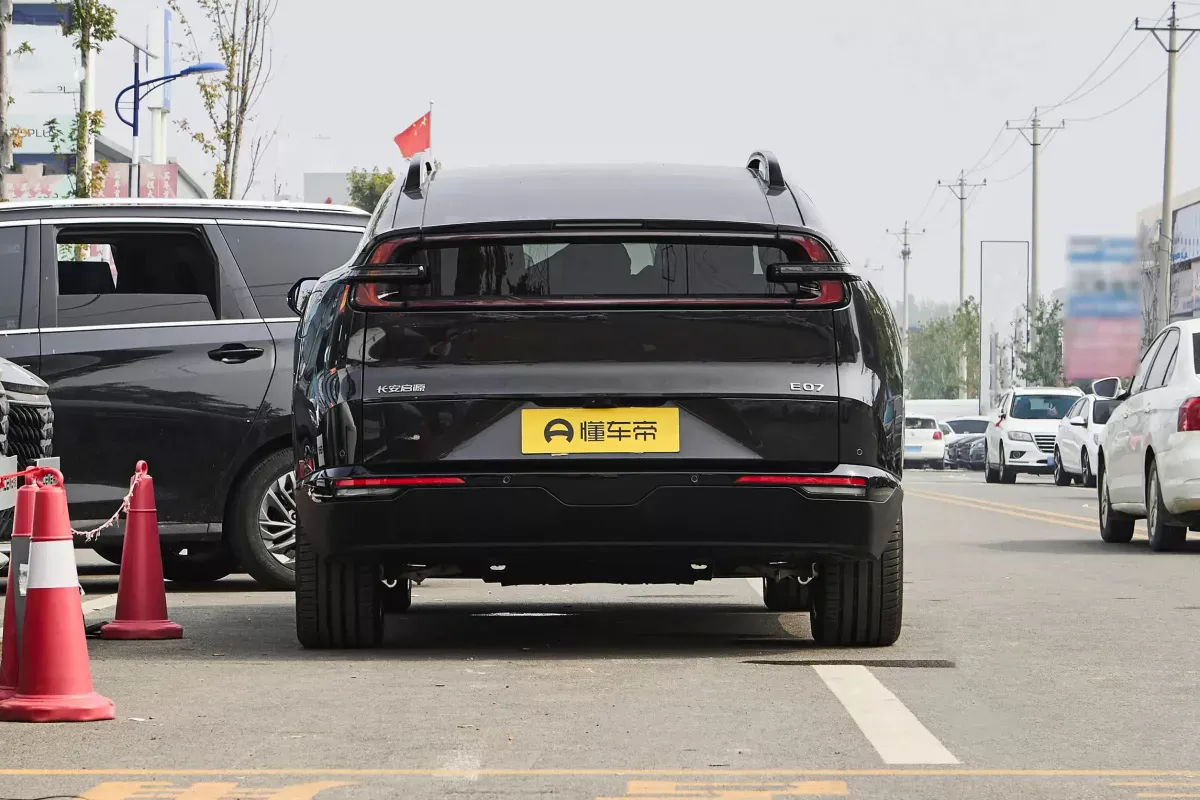Changan Qiyuan E07 фото 4