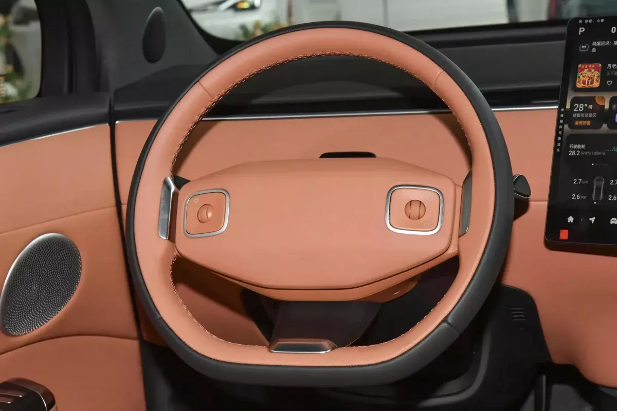 Changan Qiyuan E07 салон 3