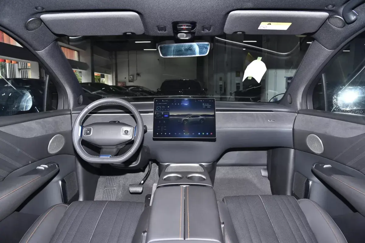 Changan Qiyuan E07 салон 7