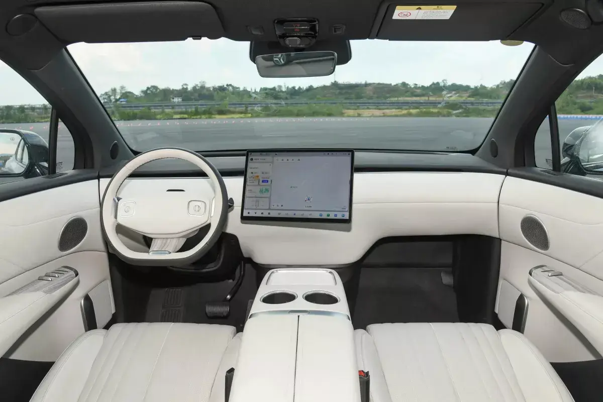 Changan Qiyuan E07 салон 8