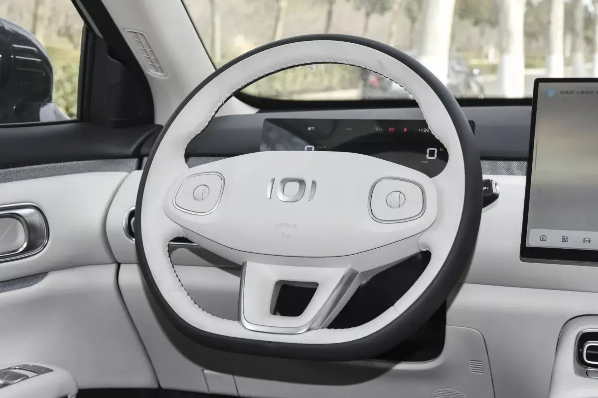 Changan Qiyuan Q05 салон 3