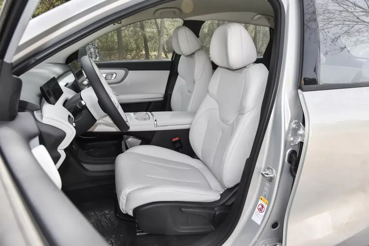 Changan Qiyuan Q05 салон 6