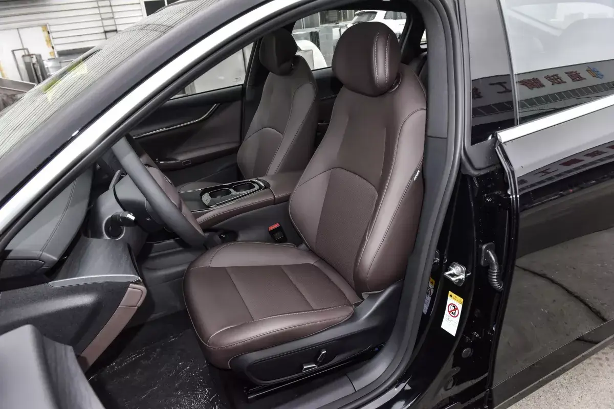 Changan Qiyuan A07 салон 5