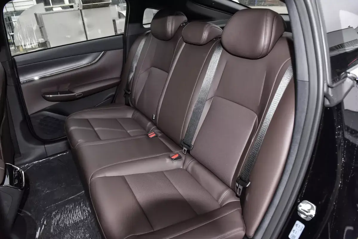 Changan Qiyuan A07 салон 6