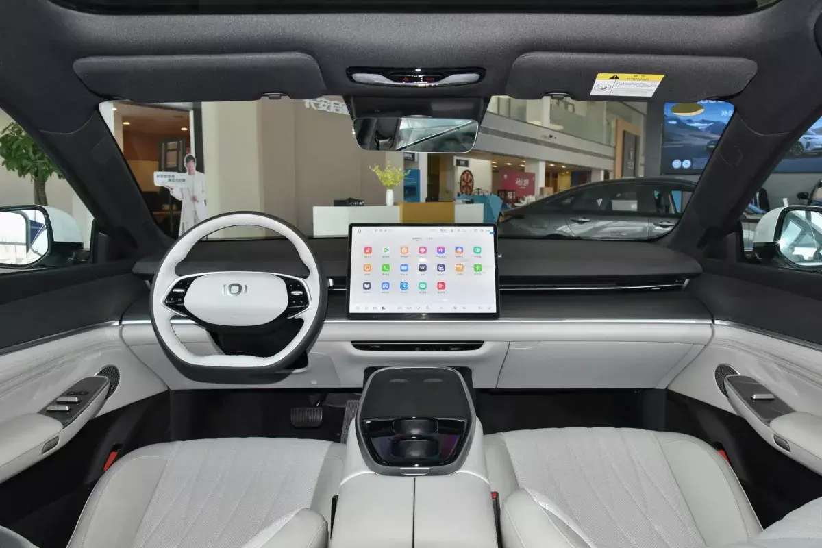 Changan Qiyuan A07 салон 8