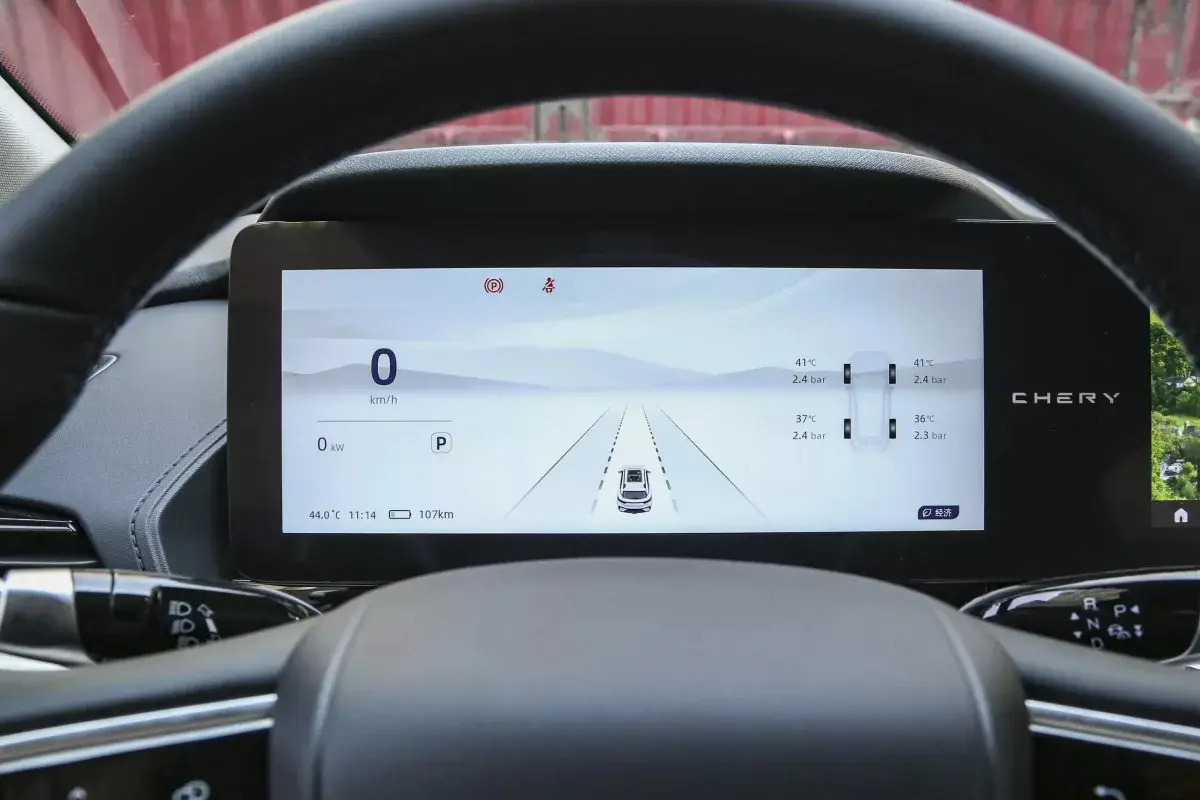 Chery eQ7 салон 2