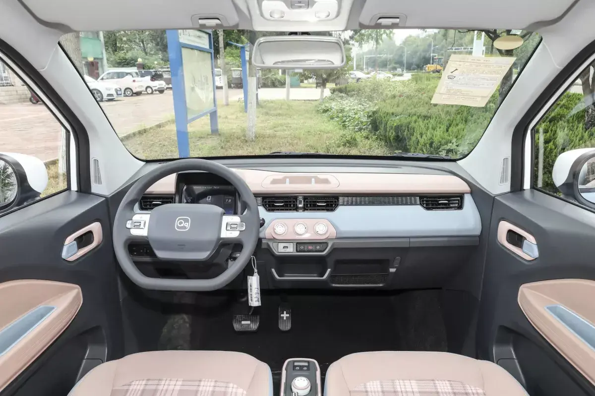 Chery QQ Ice Cream салон 1