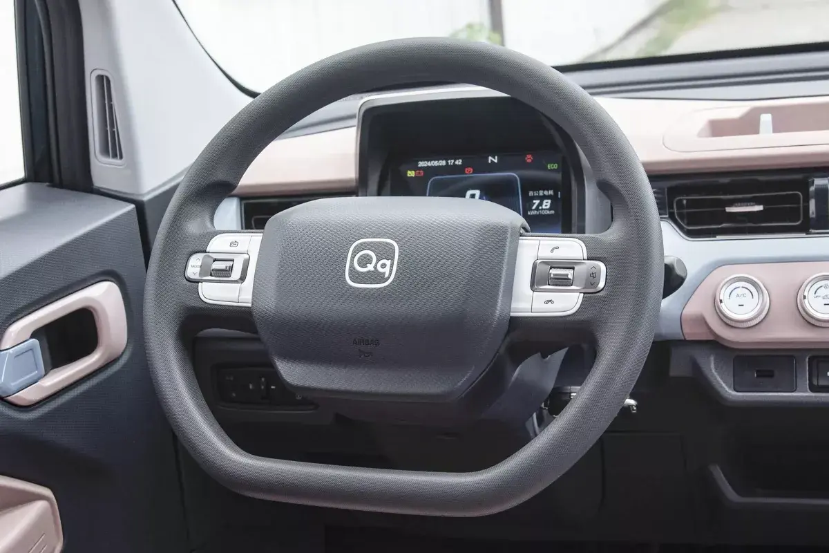 Chery QQ Ice Cream салон 3