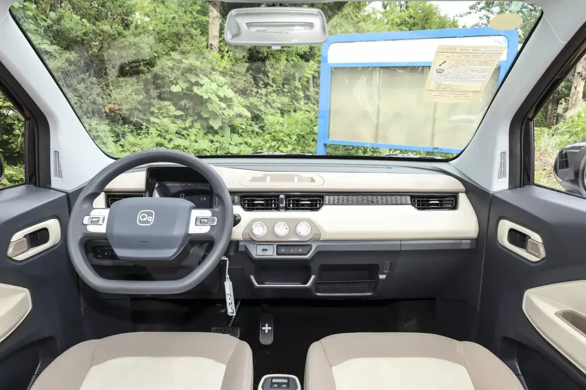 Chery QQ Ice Cream салон 7