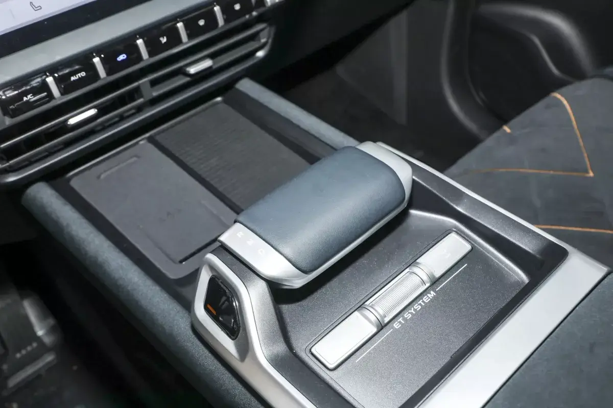 Deepal G318 салон 4