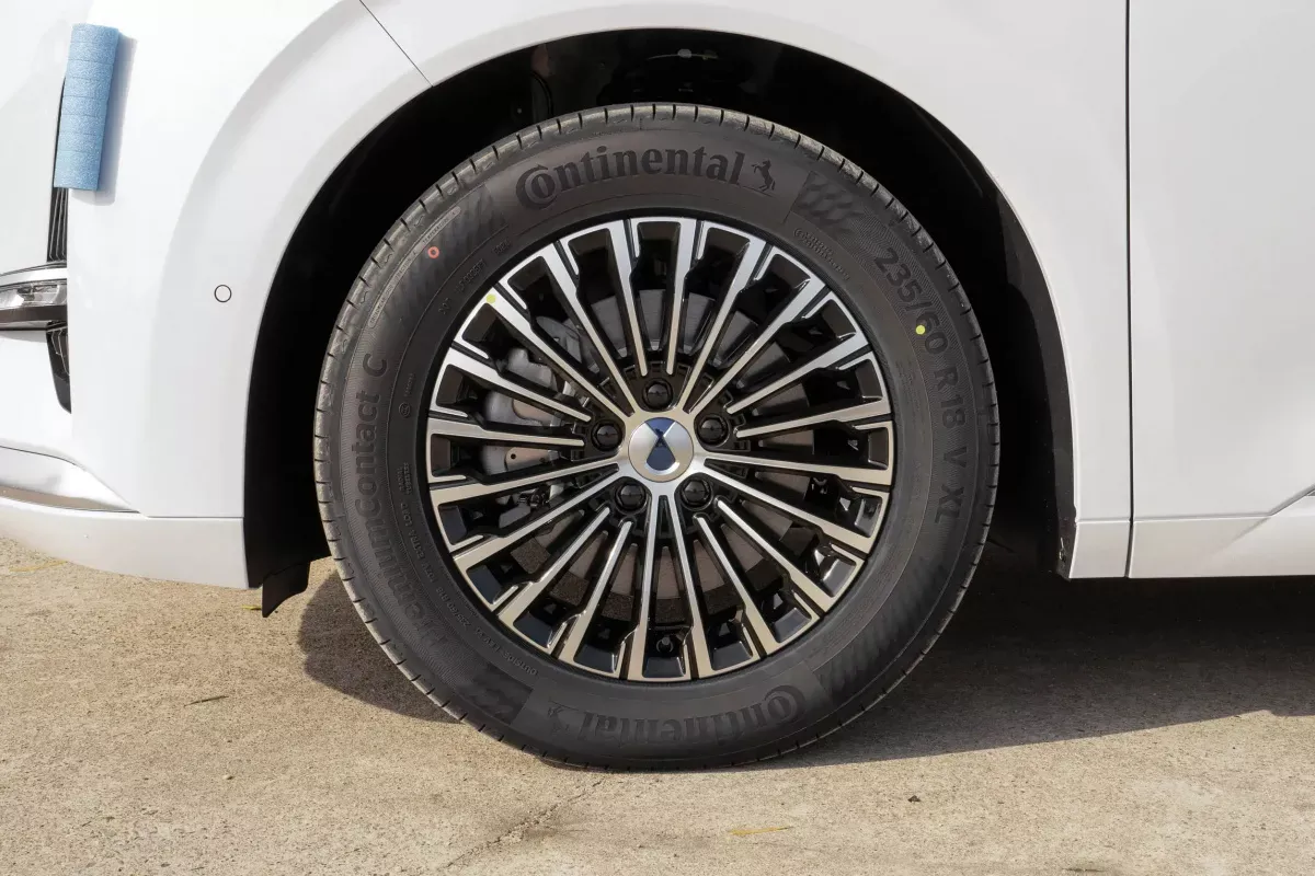 Denza D9 DM-i фото 6