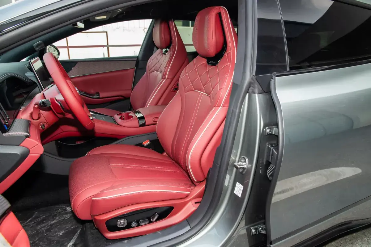 Denza Z9 GT салон 6