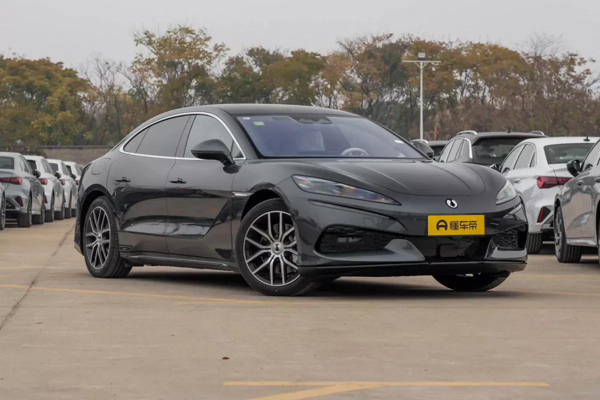Denza Z9 фото 2