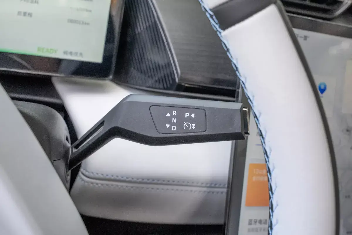 Dongfeng Aeolus L7 салон 4