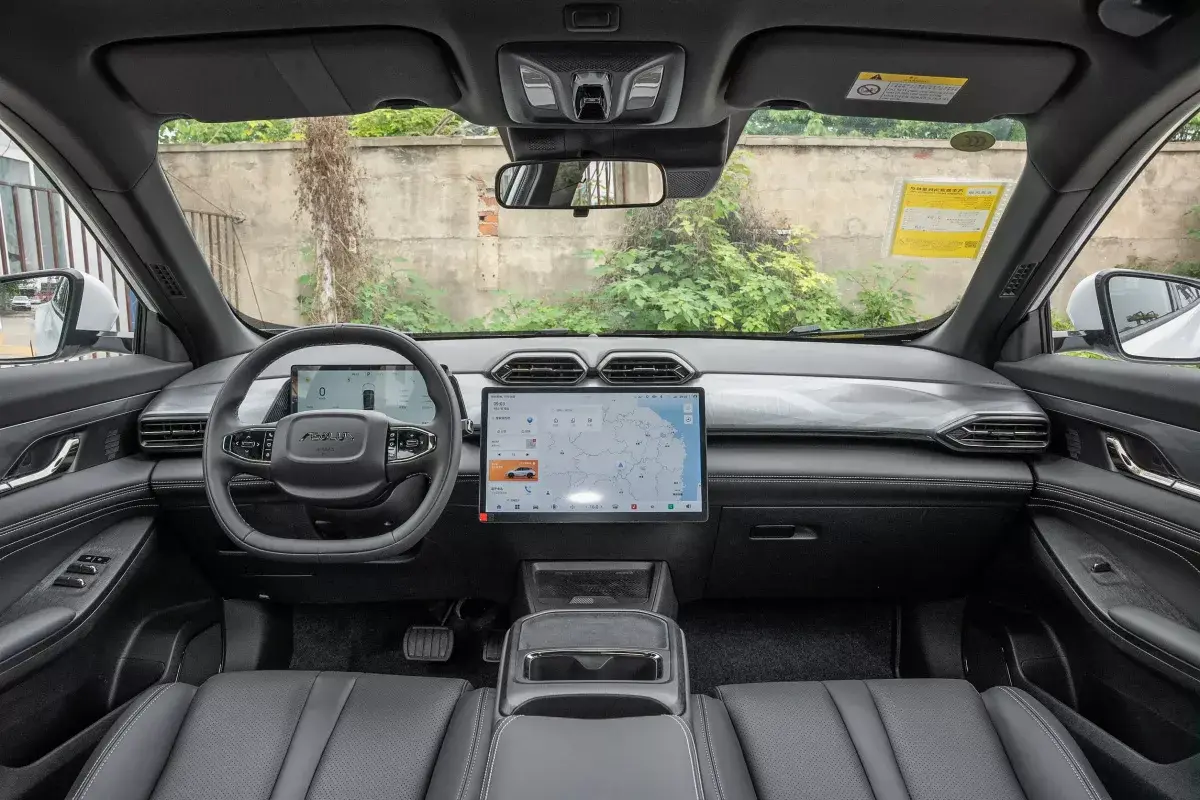 Dongfeng Aeolus L7 салон 7