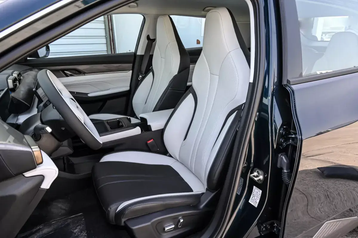Dongfeng Aeolus L7 салон 6